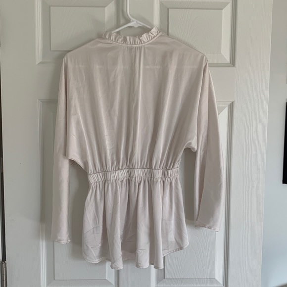 Express Blouse - Picture 2 of 4